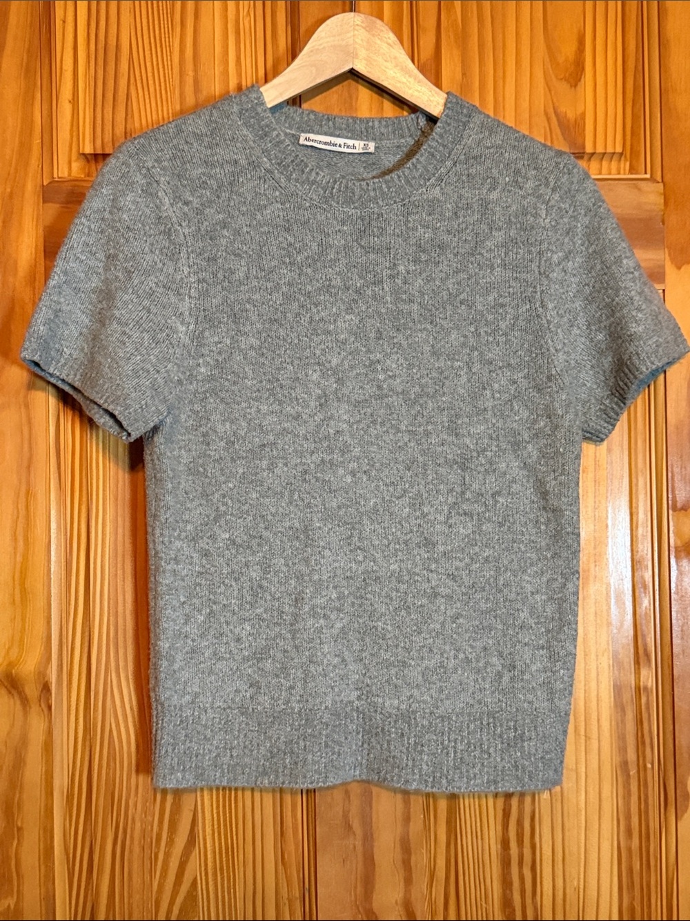 Abercrombie & Fitch Men's Gray Crewneck Short-Sleeve Sweater